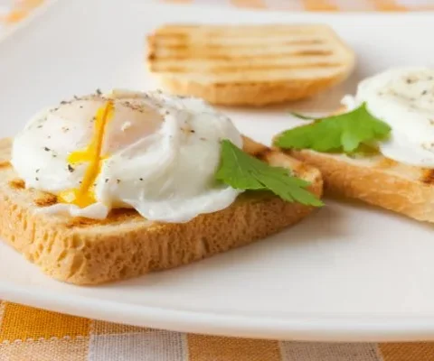 Gordon Ramsay poached eggs on toast with runny yolk and parsley