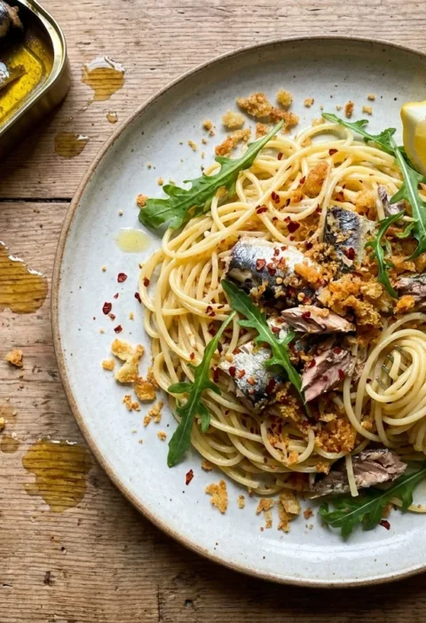 Gordon Ramsay spaghetti with sardines chilli oregano and crispy garlic breadcrumbs